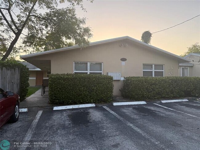 Foto del edificio - 921 SW 15th Terrace