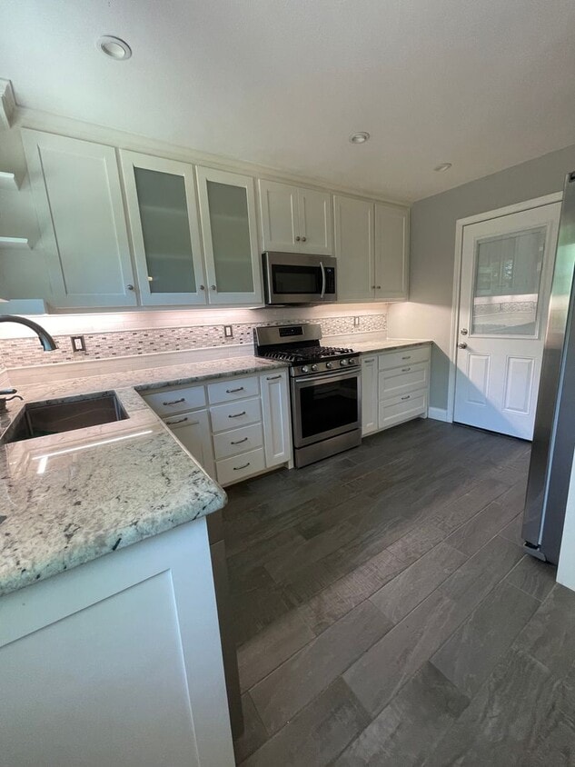 Primary Photo - Move in Special $800.00 off First Full Ren...