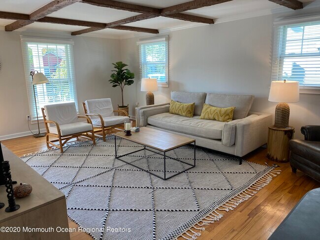 Foto del edificio - 242 Osborne Ave