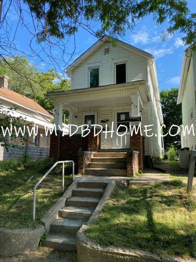 Primary Photo - 612 Walnut St