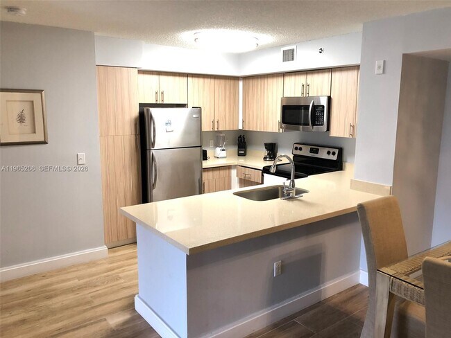 Building Photo - 19801 E Country Club Dr