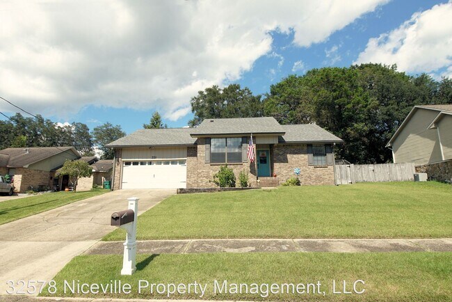Building Photo - 3 br, 2 bath House - 221 Karen Ct