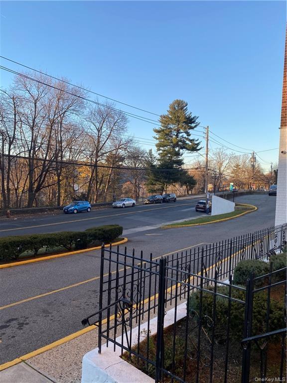 Foto del edificio - 440 Warburton Ave