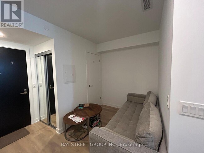 Photo du bâtiment - 501 Yonge St