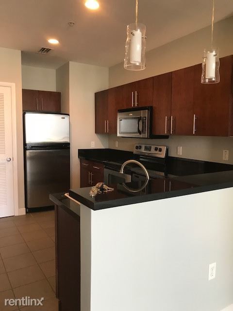Foto del edificio - Studio, 1 bath  - 110 E WASHINGTON ST