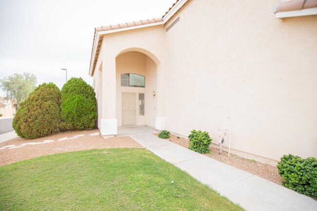 Building Photo - 18033 N Skyhawk Dr