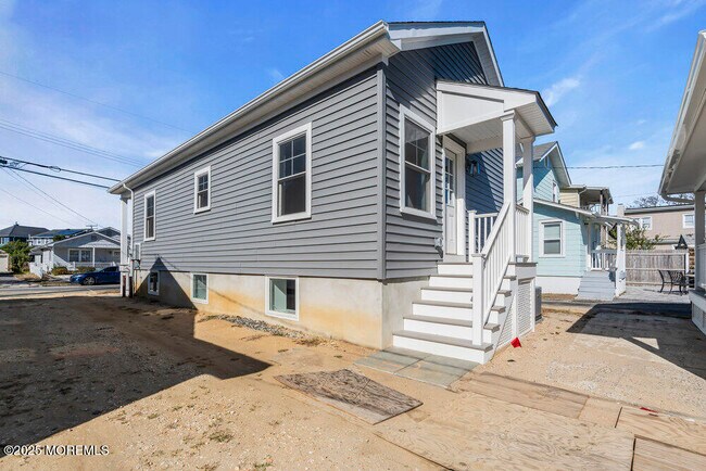 Building Photo - 1708 B St