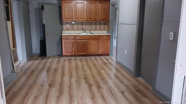Foto del edificio - 116 Taftville-Occum Rd