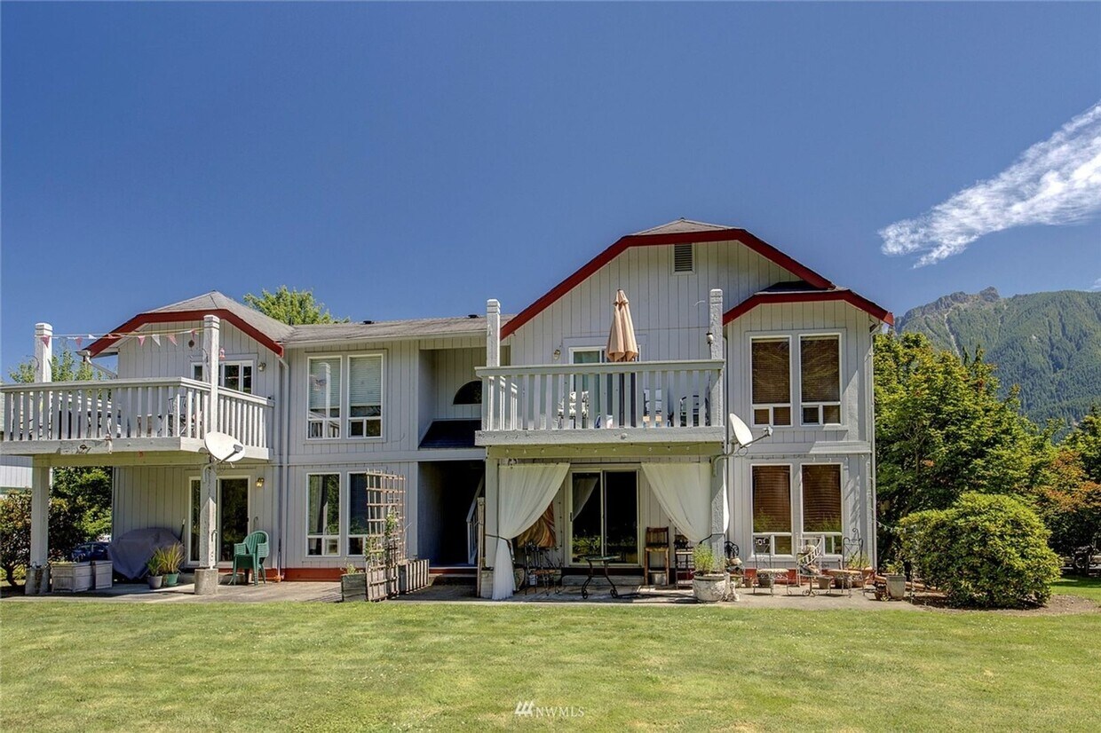Primary Photo - Burns 441 4 plex - North Bend