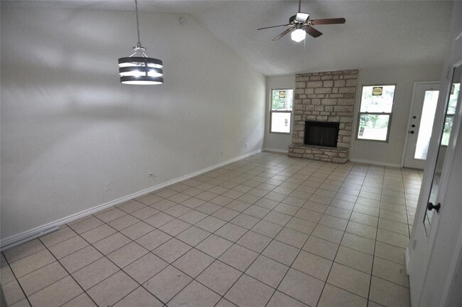 Building Photo - 8809 Piney Point Dr