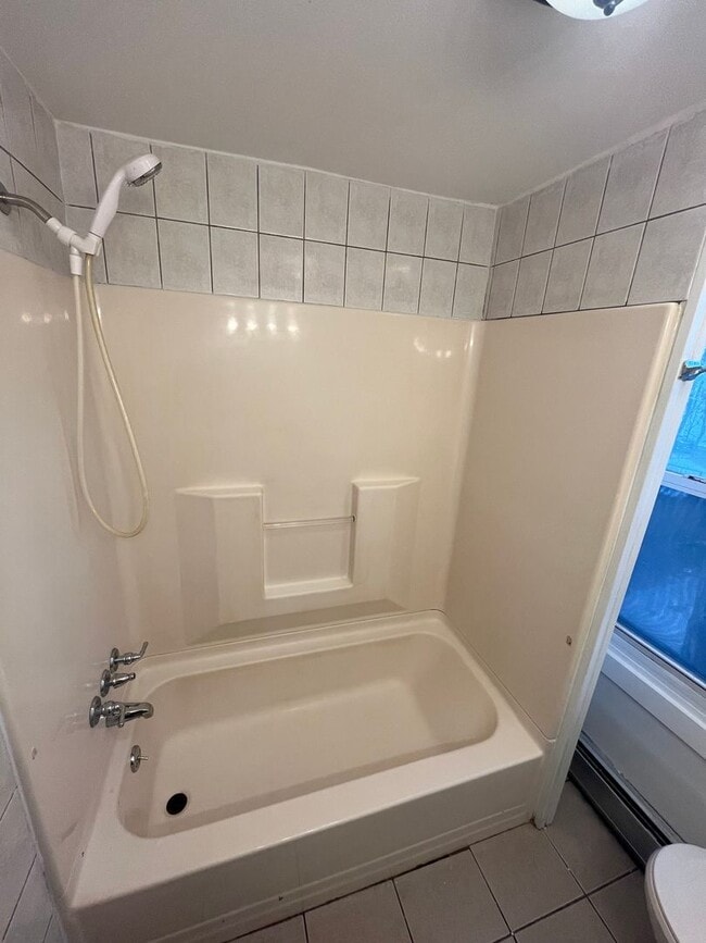 Foto del edificio - 3-Bed Home w/ Driveway & Enclosed Porches – Convenient Rochester Location