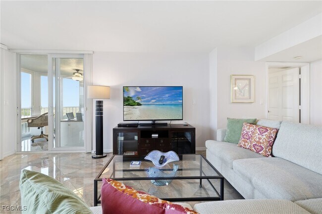 Foto del edificio - 6585 Nicholas Blvd