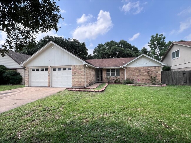 Building Photo - 22422 Elsinore Dr