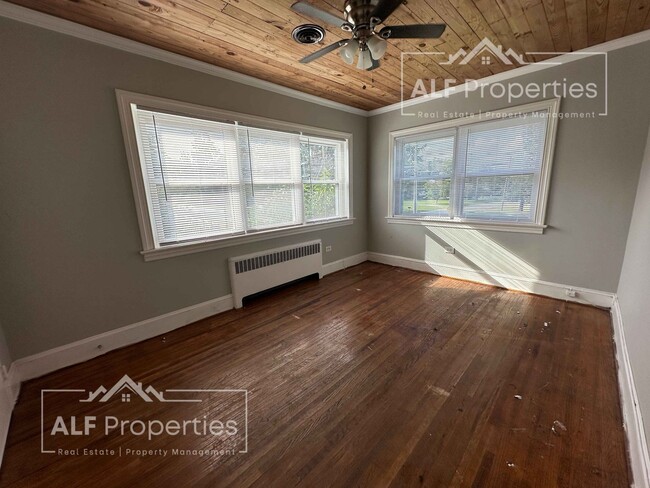 Building Photo - 1301 S 10th St
