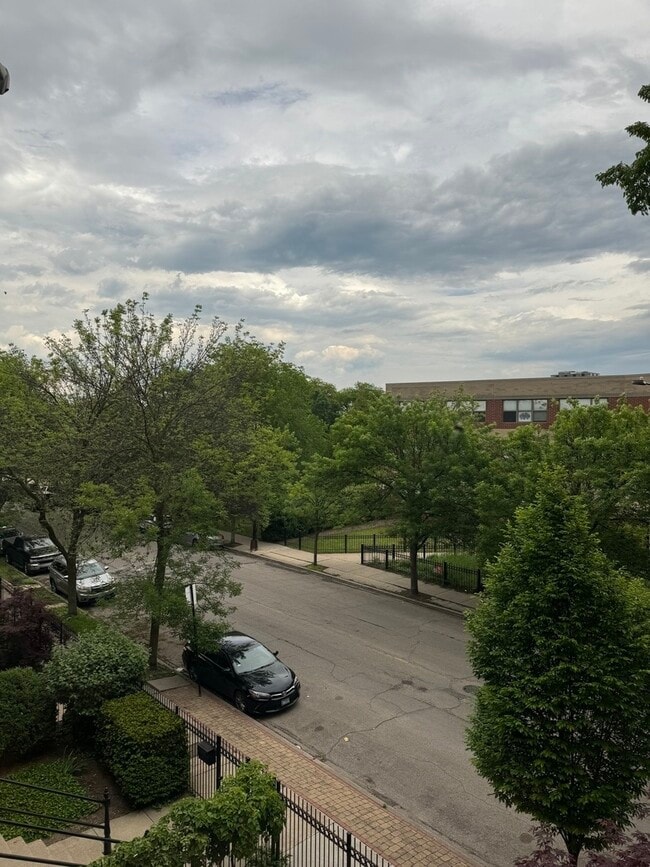 Building Photo - 750 S Oakley Blvd