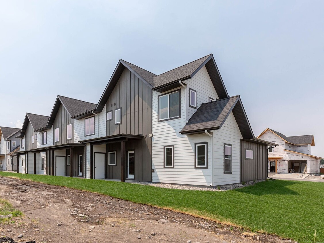 Primary Photo - 2-Story Urban Triplex at a modern communit...