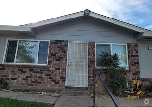 Building Photo - 3541 Town Ct