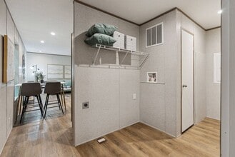 Building Photo - 105 Sundale Trailer Ct