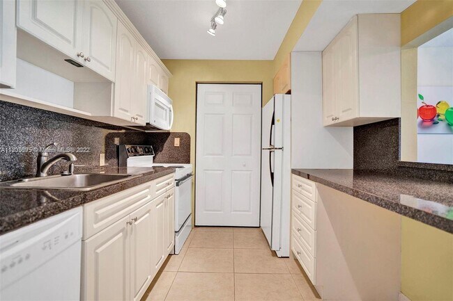 Foto del edificio - 230 Lakeview Dr