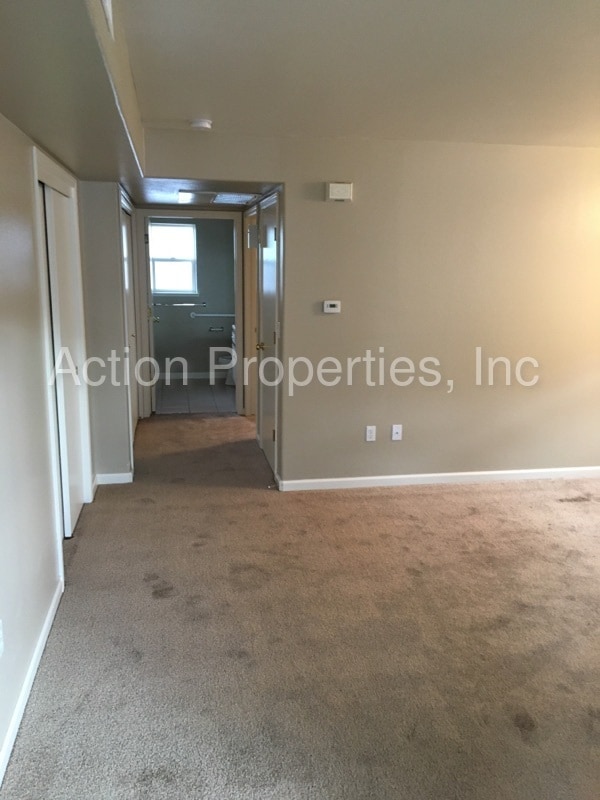 Building Photo - 835 H St