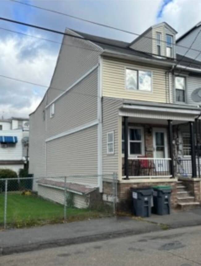 Building Photo - 219 W Mahanoy St