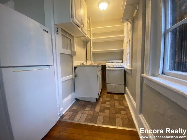 Building Photo - 3 Champney Pl