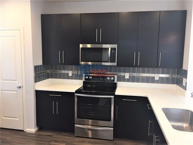 Foto del edificio - 9449 E 52nd Ave