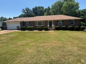 Building Photo - 103 W Greenwich Cir