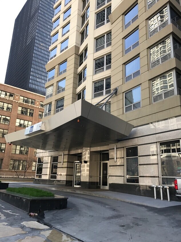 Primary Photo - 440 N Wabash Ave