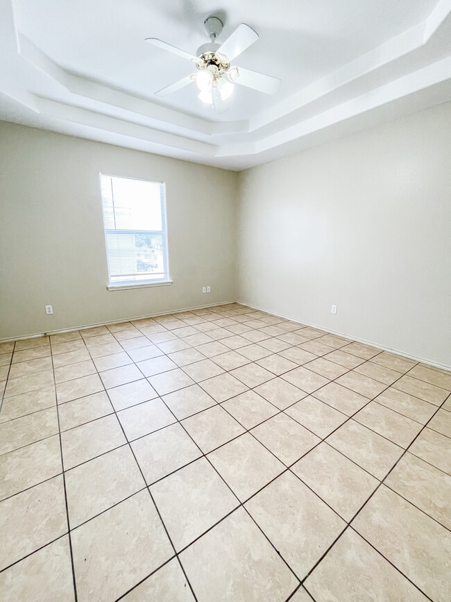 Building Photo - 713 Sonesta Dr