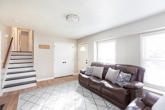 Building Photo - 6012 Old Coach Rd