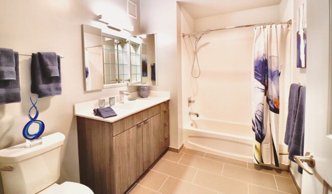 Photo - 1039 W Addison St Apartment