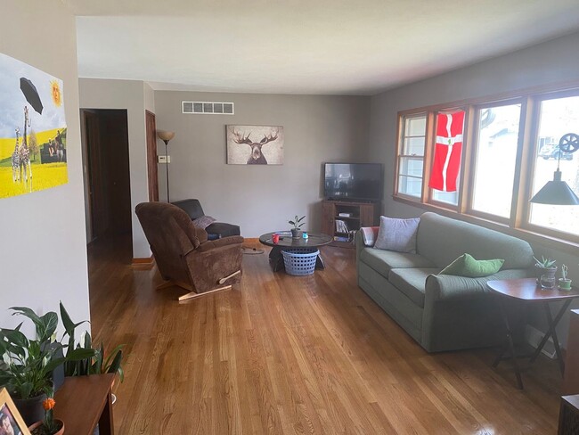 Building Photo - Italian Estates Property Management