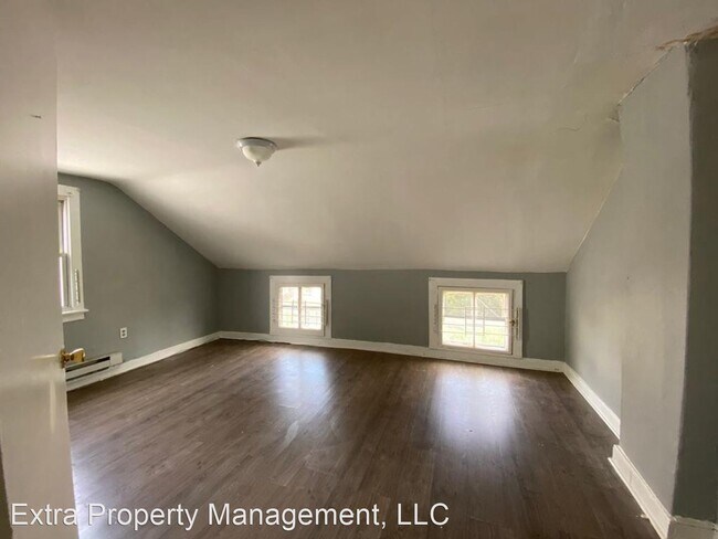 Building Photo - 4 br, 1 bath House - 442 St. Mary St.