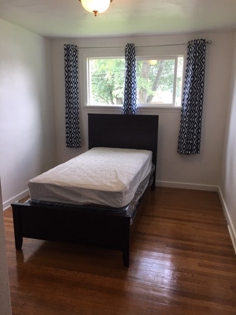 bedroom 1 - 801 Country Club Rd