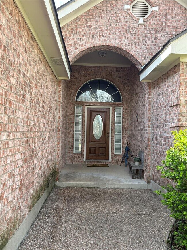 Building Photo - 113 Canyon Rd