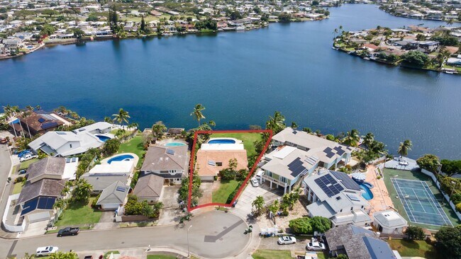 Building Photo - Lakefront 3 Bedroom, 2.5 Bath Single Family Home with Pool on Quiet Cul-De-Sac, Close to Kailua T...