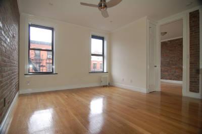Foto principal - 287 E 10th St