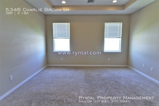 Foto del edificio - 5346 Charlie Brown Ln