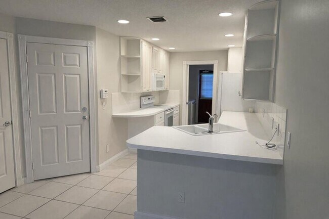 Foto del edificio - 3200 W Community Dr