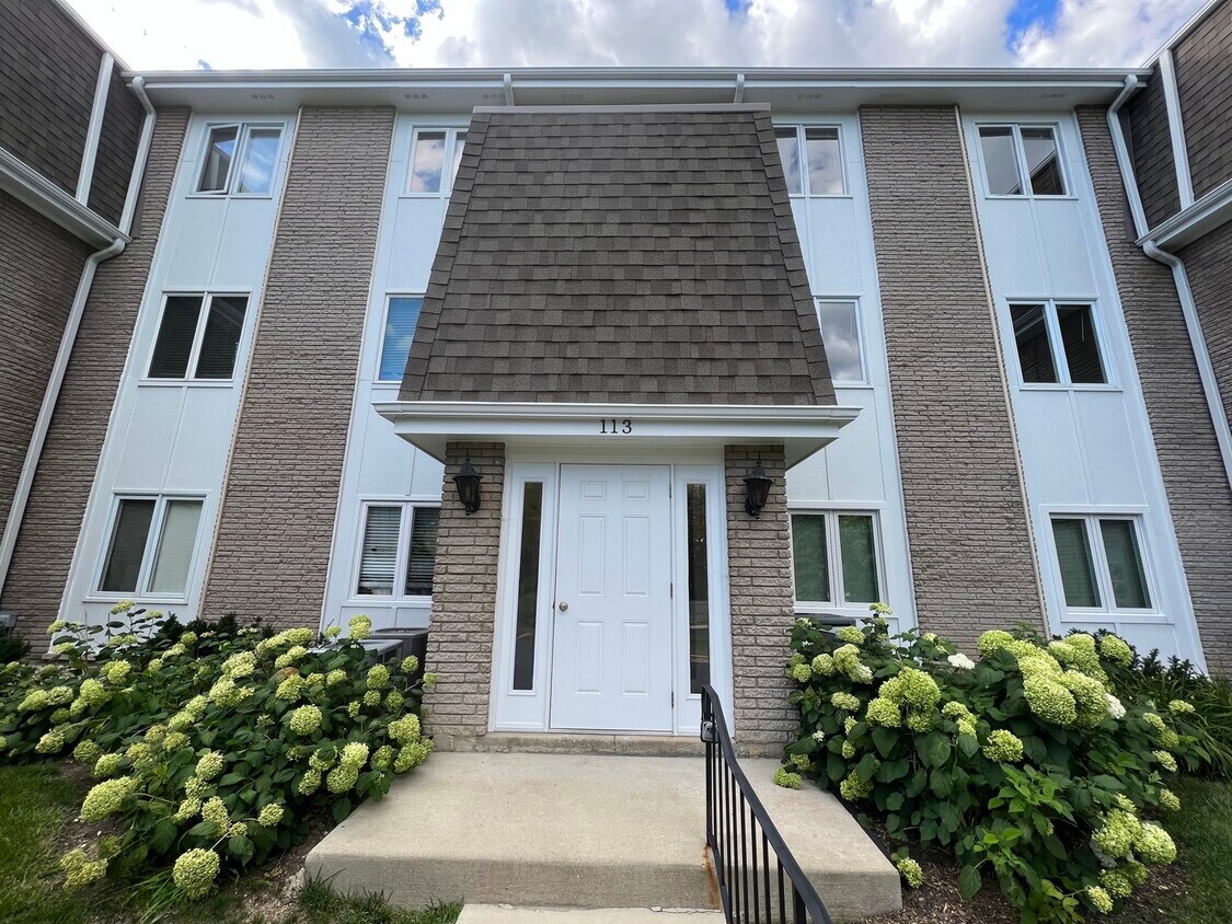113 E Winchester Rd Unit C, Libertyville, IL 60048 Condo for Rent in