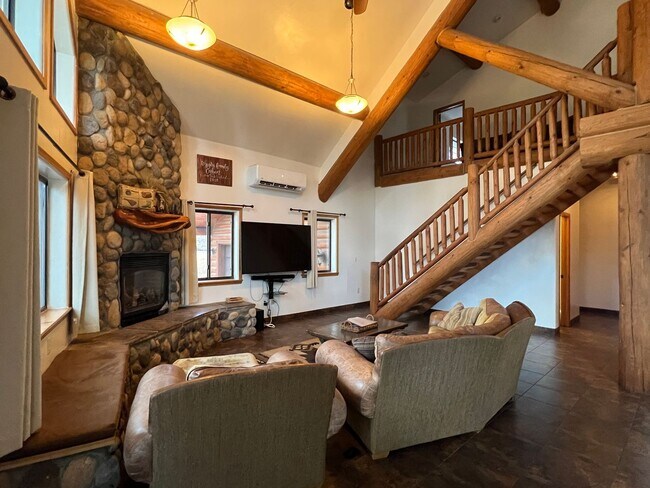 Foto del edificio - 3 Bedroom, 2.5 Bath Mountain Home on 1 Acre