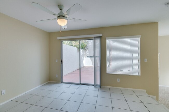 Building Photo - Lovely 3 Bedroom Townhome Near Ft. Apache/...