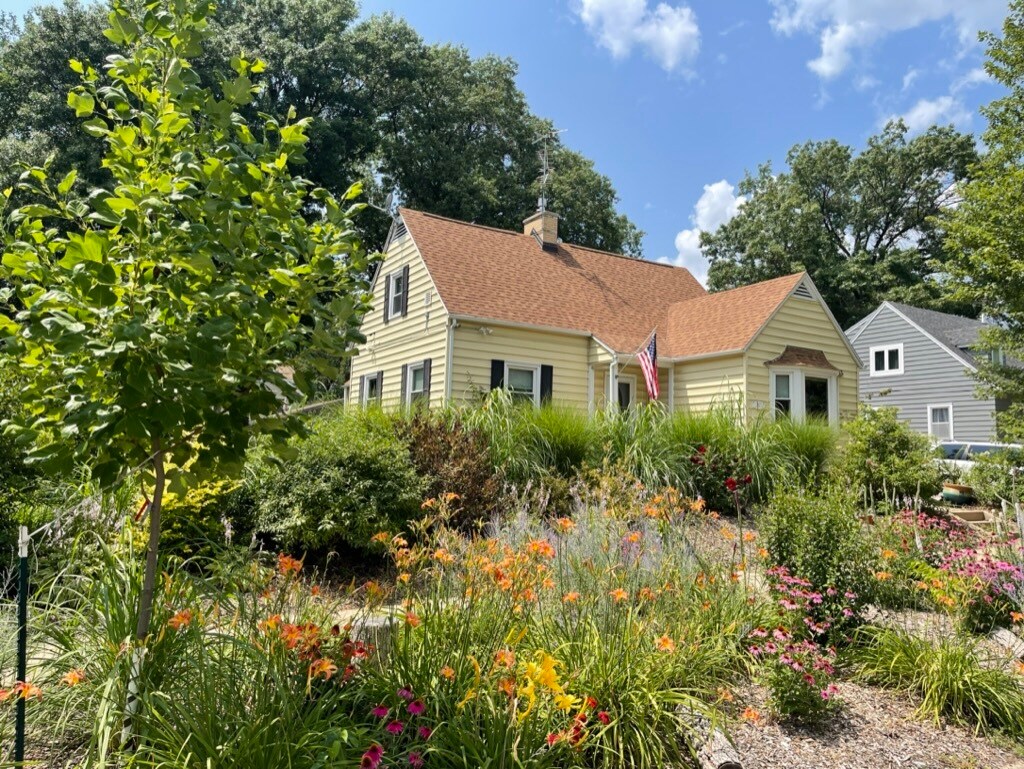 2307 Washington St Unit Luxury 7 blocks U.N.I., Cedar Falls, IA 50613