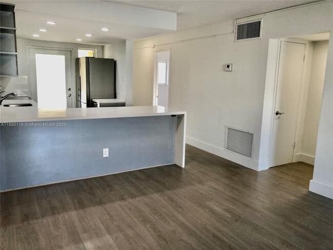 Building Photo - 200 Galen Dr