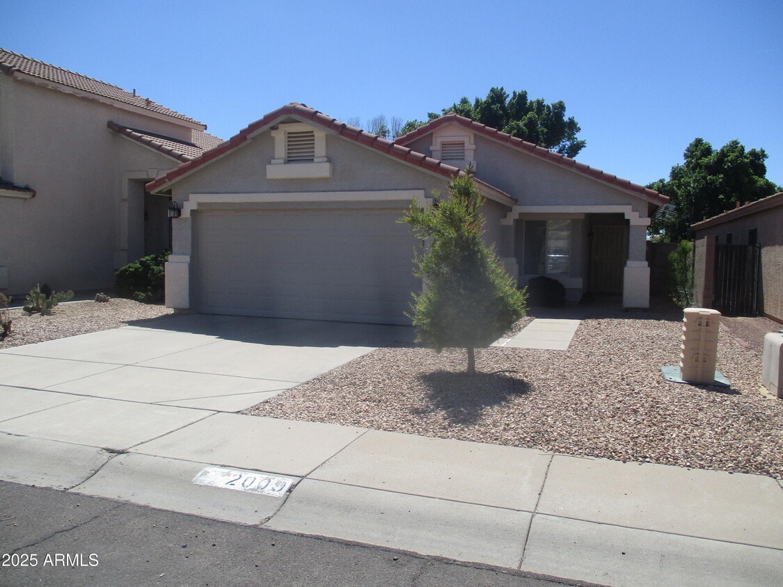 Foto principal - 2009 E Bluefield Ave