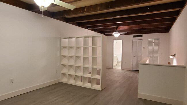 Building Photo - 605 SW 75th St