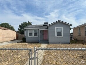 Building Photo - 515 30th St