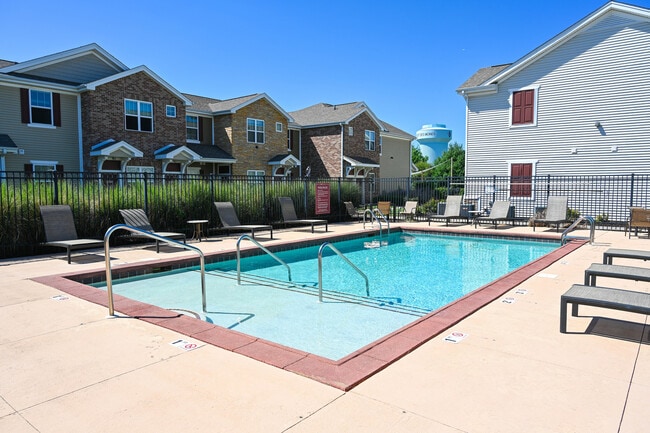 Pool - Prairie Grass at Jordan Creek