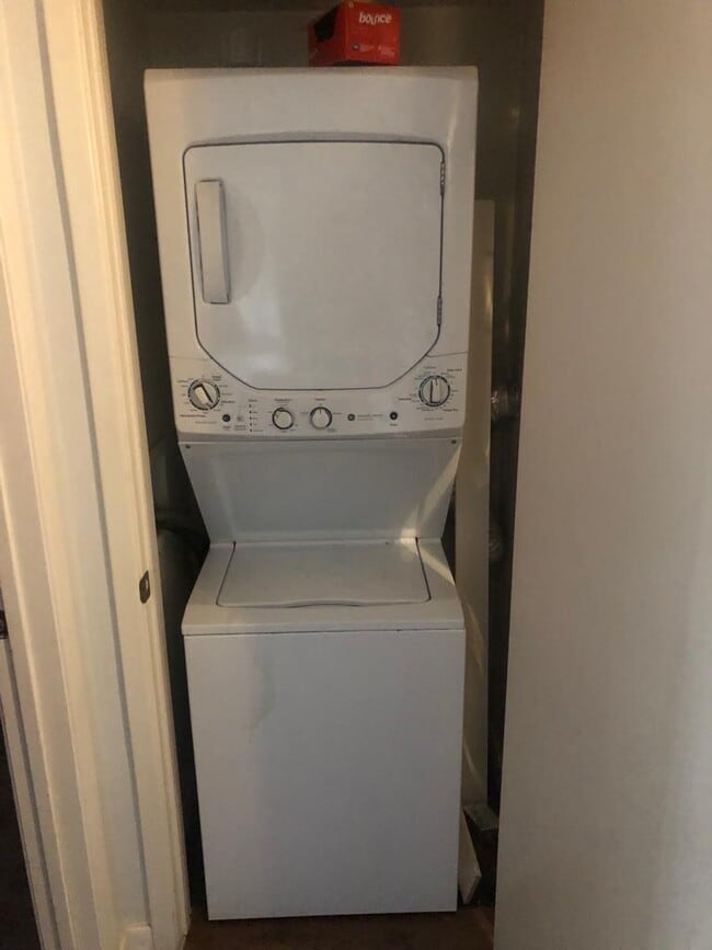 In-unit washer & dryer - 3119 Key Largo Dr